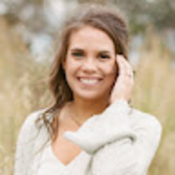 Meet your Posher, Courtney - Picture 1 of 1